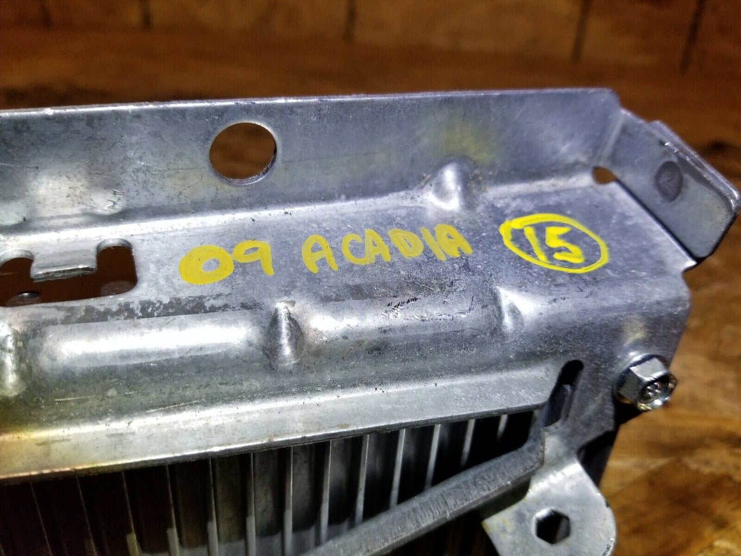 09 10 2009 2010 GMC Acadia Power Inverter Control Module OEM #15