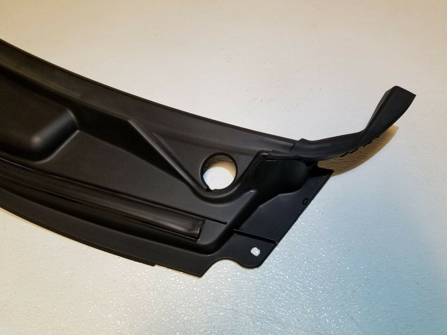 10 11 12 Hyundai Genesis Coupe Windshield Wiper Motor Cowl Trim Panel OEM