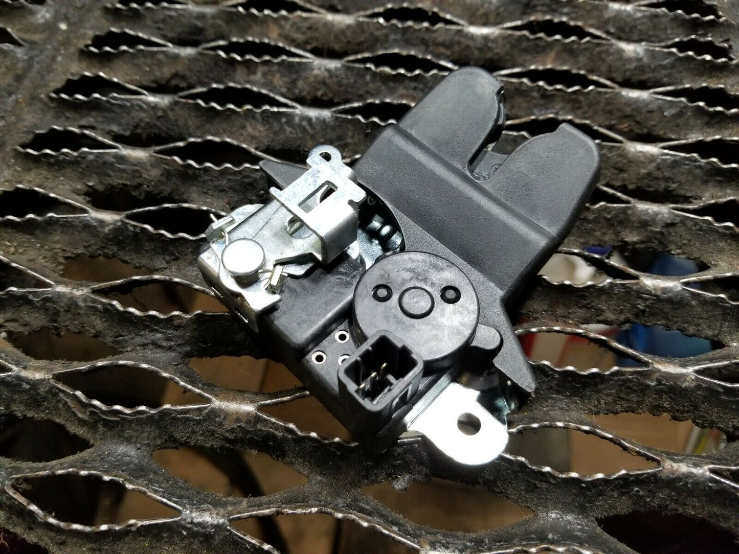 10 11 12 Hyundai Genesis Coupe Trunk Lid Tailgate Lock Latch Actuator OEM