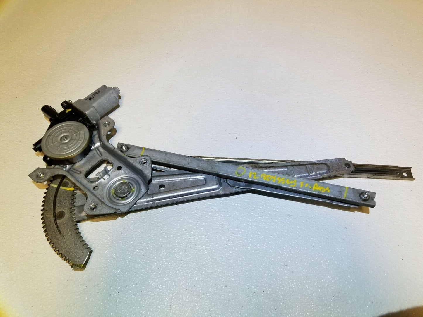 11 12 13 Honda Odyssey Front Right Passenger Door Window Regulator Motor OEM