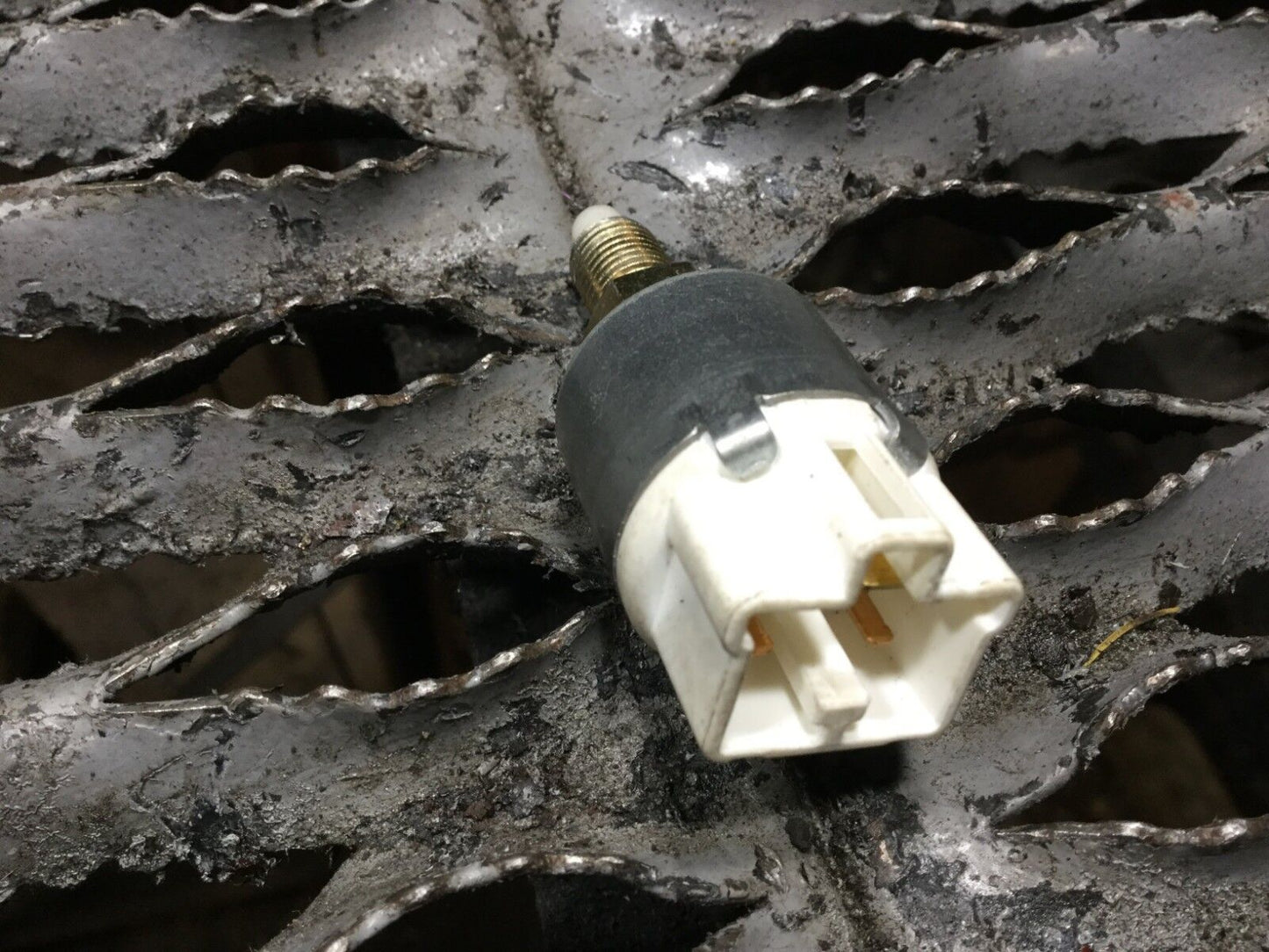 03 04 05 06 07 08 Toyota Corolla Brake Pedal Stop Light Switch OEM