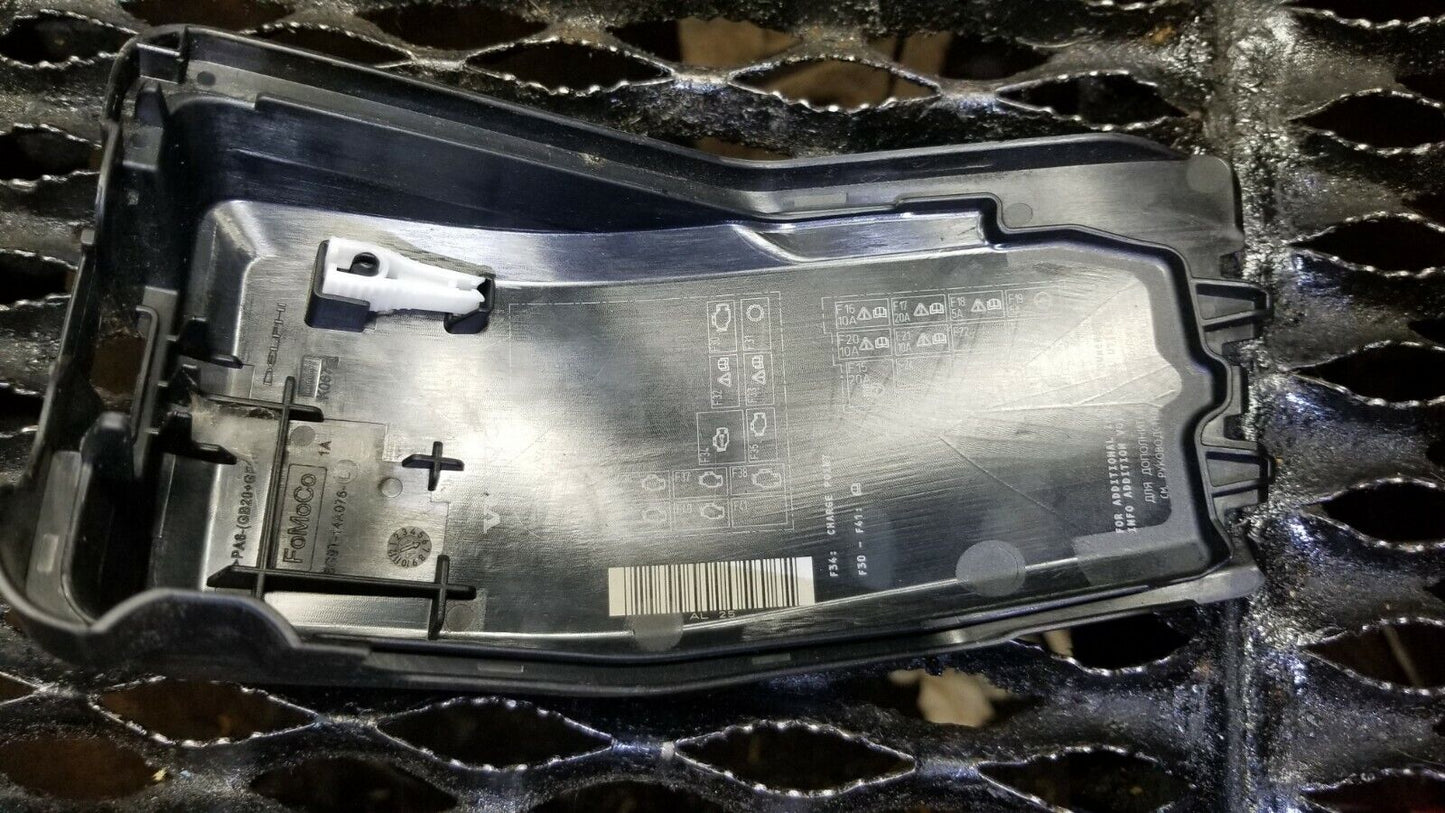14 15 16 17 Volvo S60 2.0l Engine Fuse Box Top Cover 30644652 OEM 42k