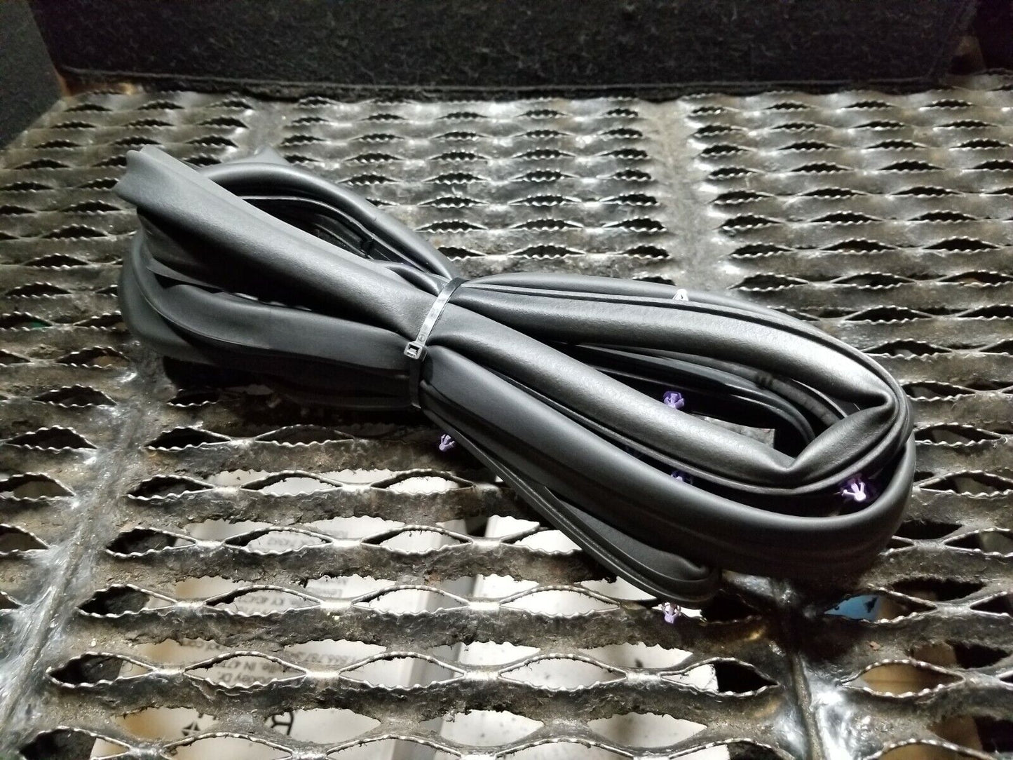 12 13 14 15 16 Jeep Patriot Rear Right Pass Door Weatherstrip Seal OEM 54k