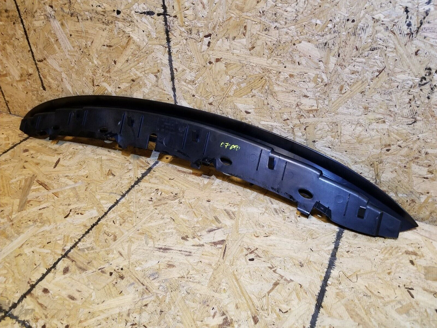 06 07 08 09 10 BMW 650i E63 Rear Back Glass Windshield Trim Vent OEM