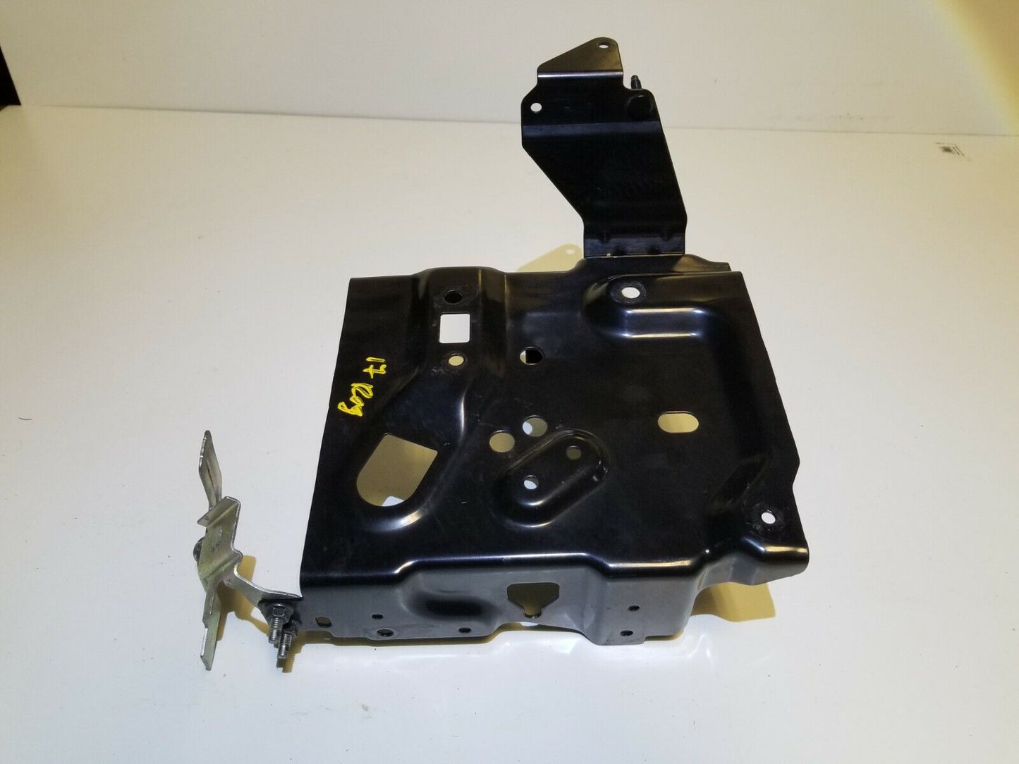 16 17 18 19 Nissan Rogue Battery Tray Holder OEM 36k
