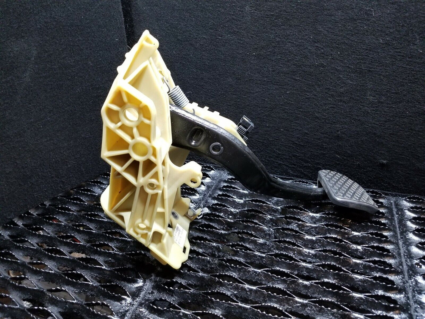 06 07 08 09 10 BMW 650i E63 Brake Pedal OEM