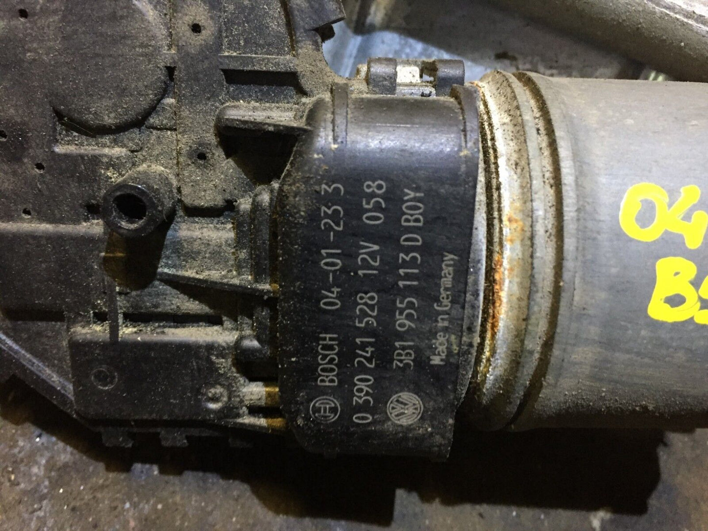 02 03 04 05 Volkswagen Passat Windshield Wiper Motor Transmission OEM D23