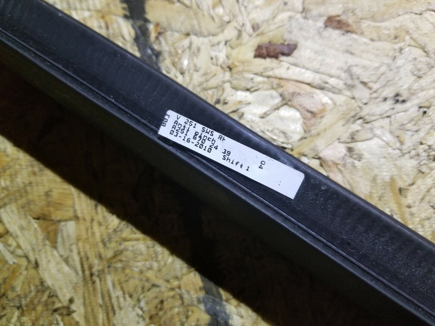 07 08 09 10 Mercedes R350 Rear Right Pass Side Quarter Window Seal  OEM