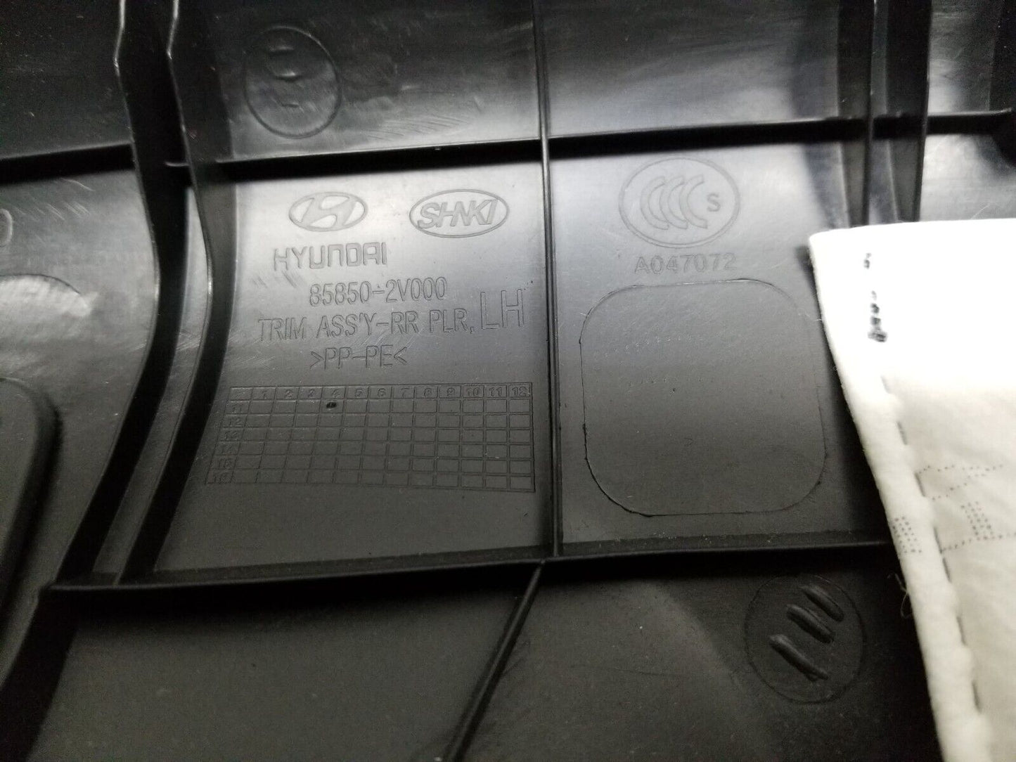12 13 14 15 16 Hyundai Veloster Rear Pillar Trim Cover Driver Side Left OEM