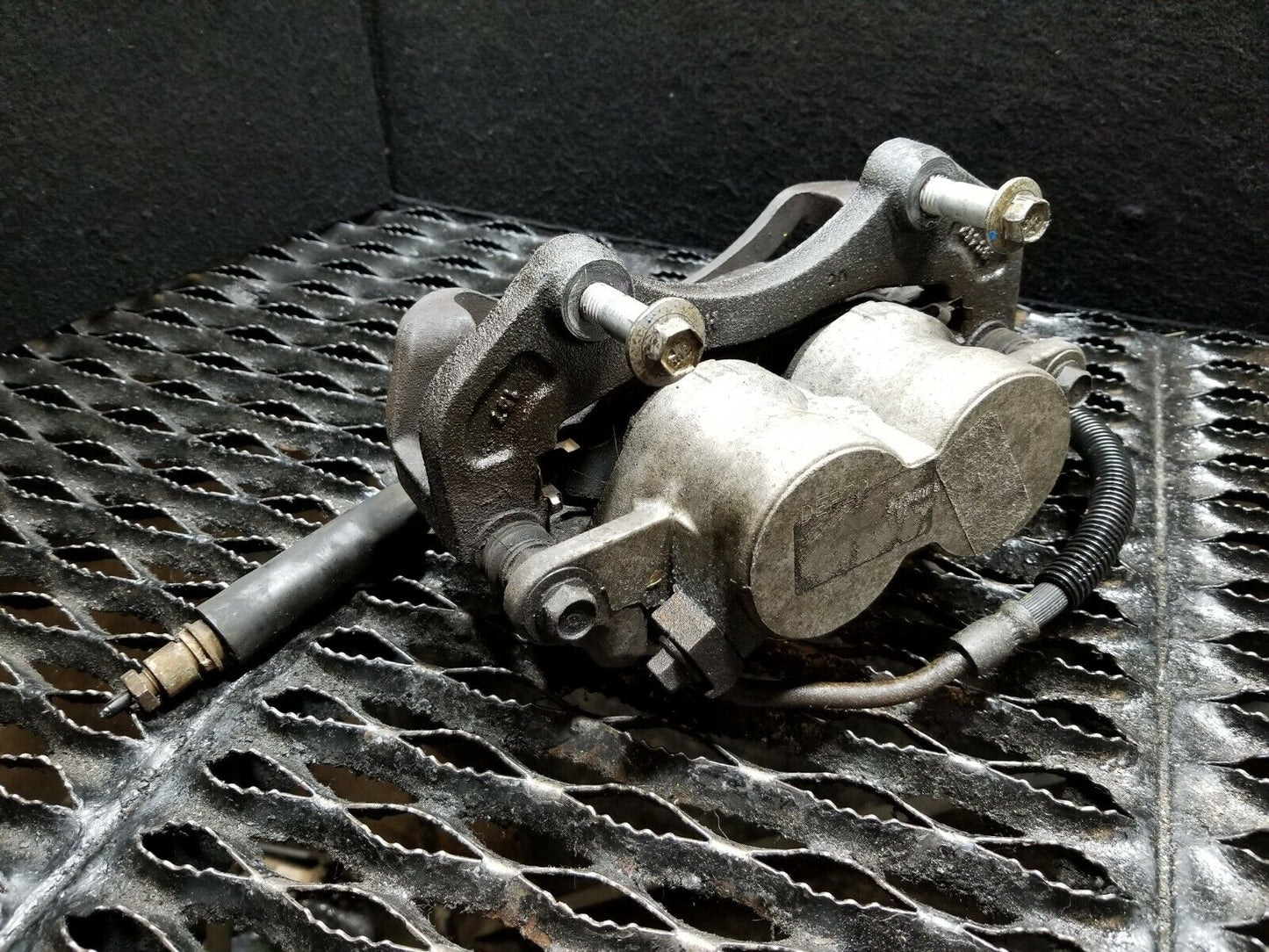 06 07 08 09 Cadillac STS Front Left Brake Caliper Driver Side OEM