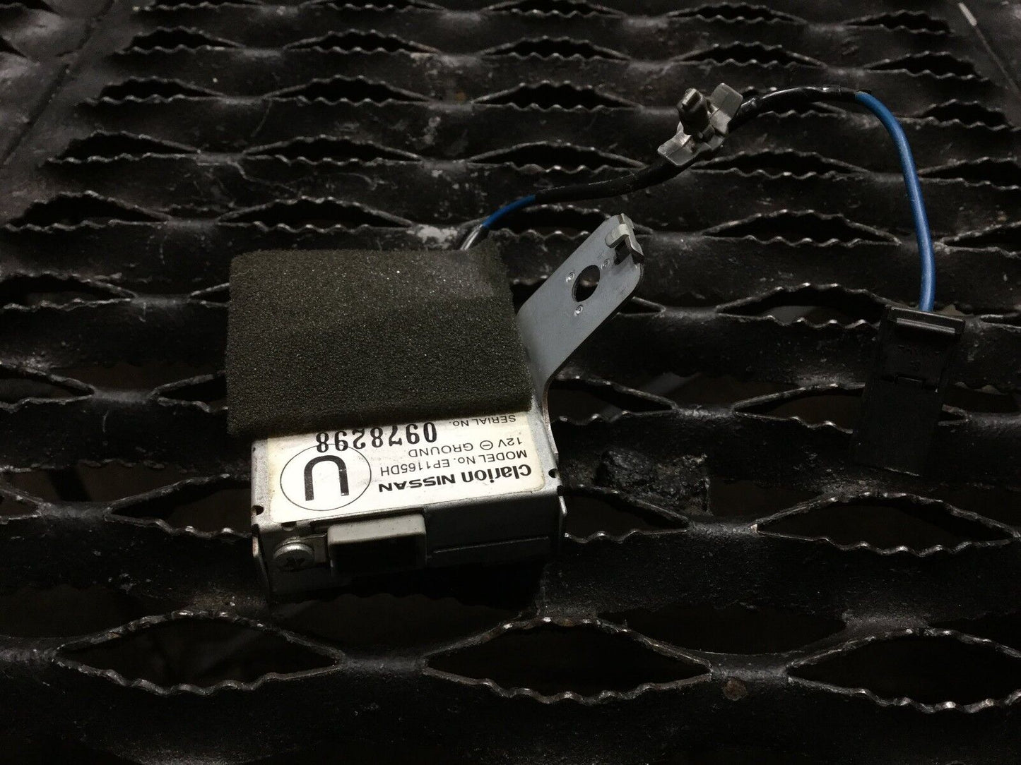 04-13  Nissan Infiniti Antenna Control With Module Receiver Clarion OEM