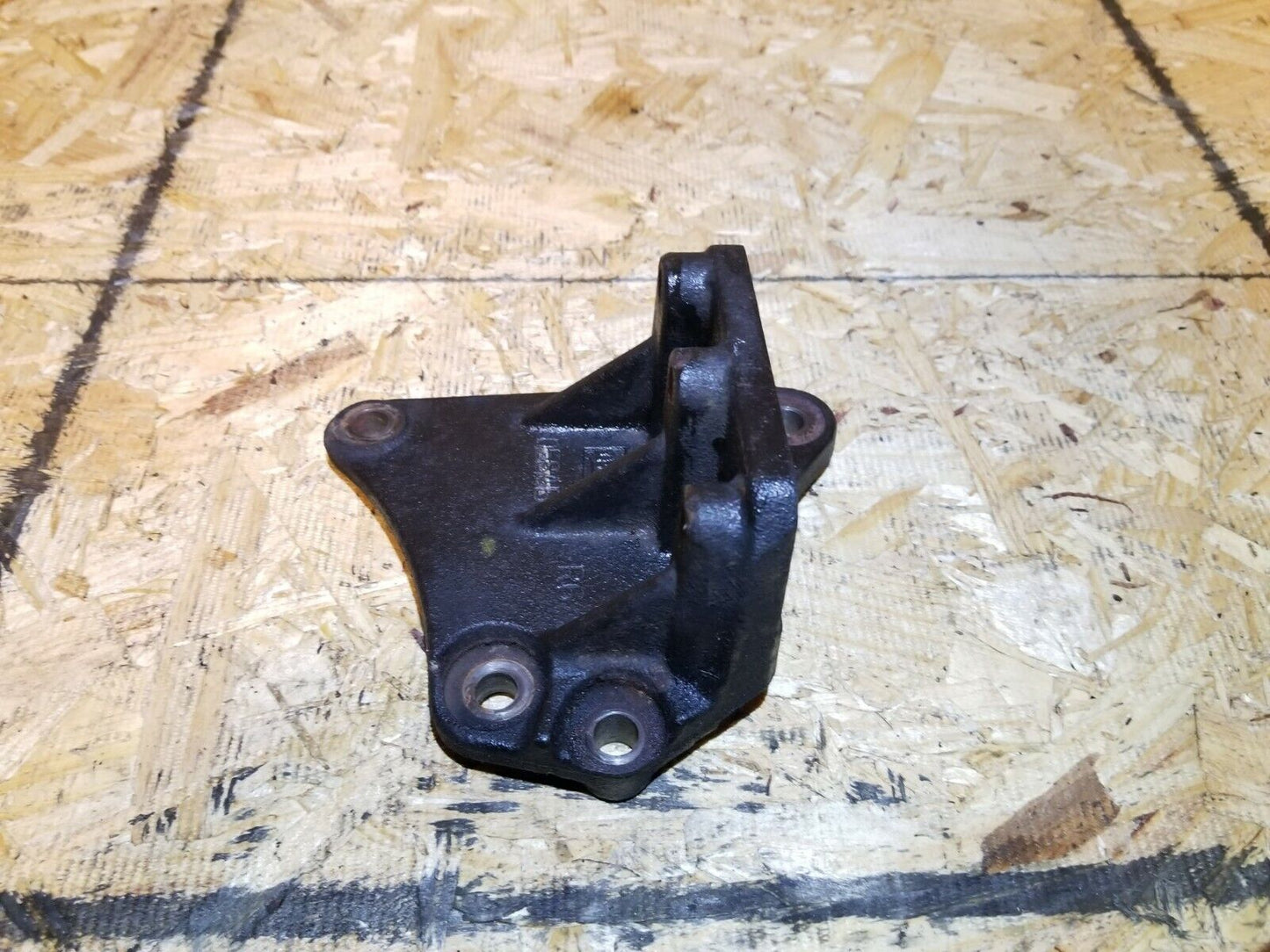 07 08 09 10 Chrysler Sebring 2.4l Engine Mount Btacket OEM