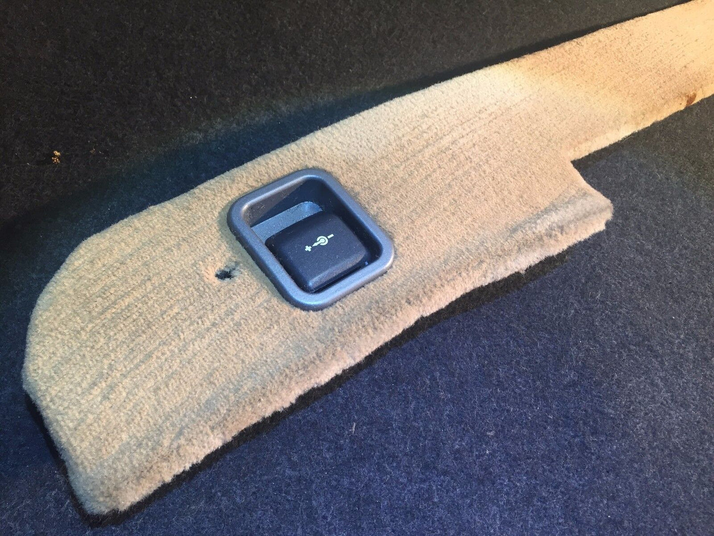 02 03 04 05 BMW 745i E65 Right Passenger Side Center Console Carpet Trim OEM