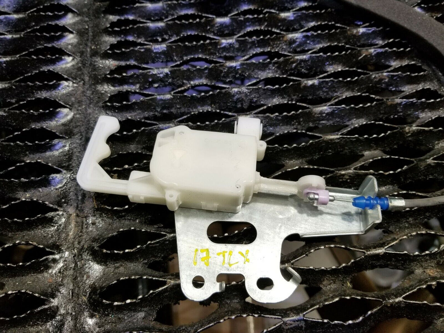 15 16 17 Acura TLX Fuel Tank Door Lid Actuator OEM