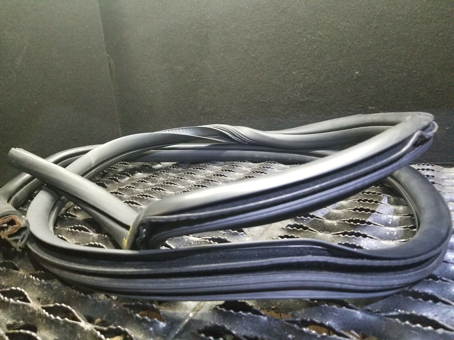 07 08 09 10 11 12 13 Chevy Impala Rear Door Weatherstrip Seal Passenger Side OEM