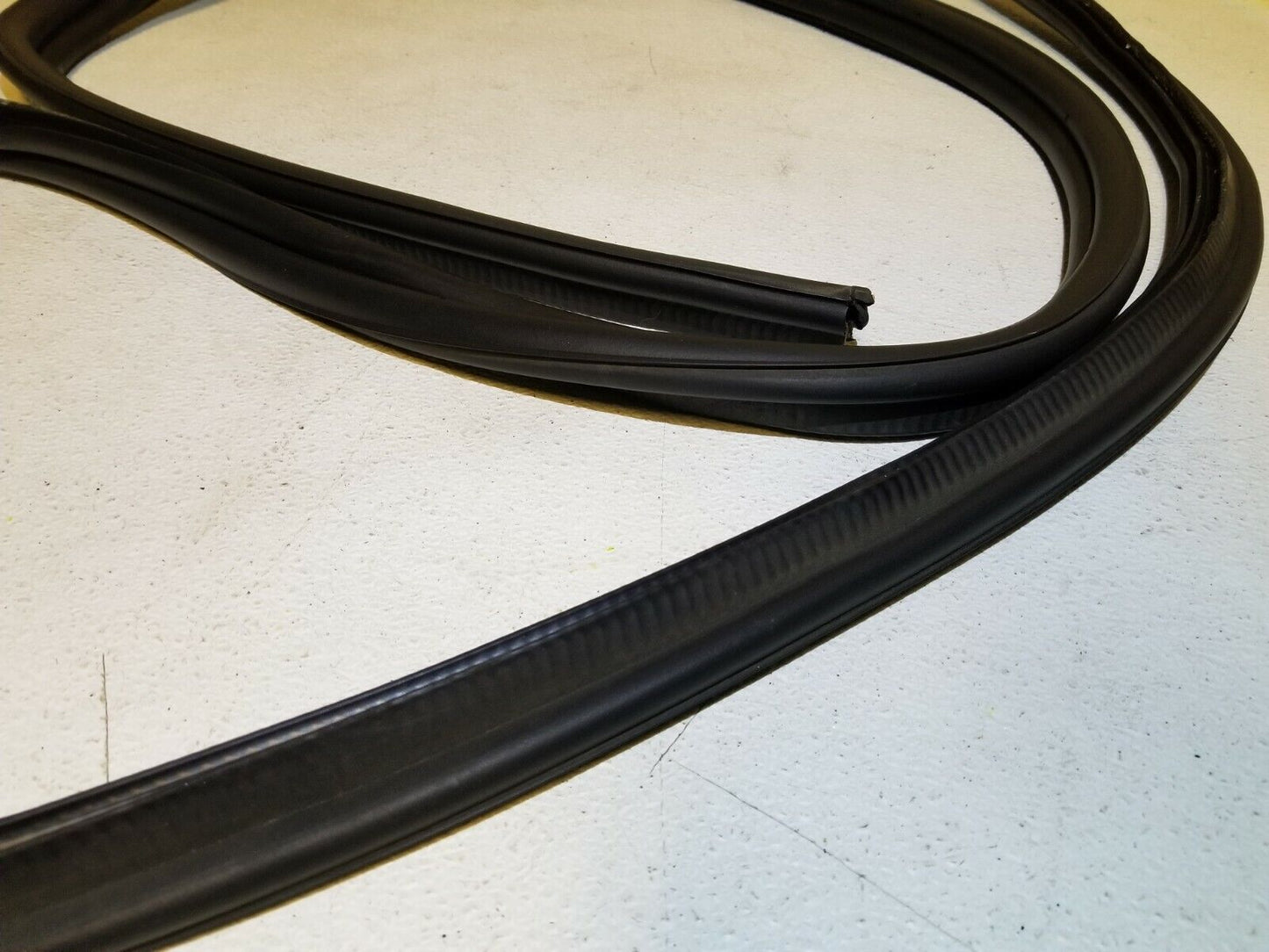 06 07 08 09 Range Rover Sport Rear Trunk Tailgate Weatherstrip Seal OEM