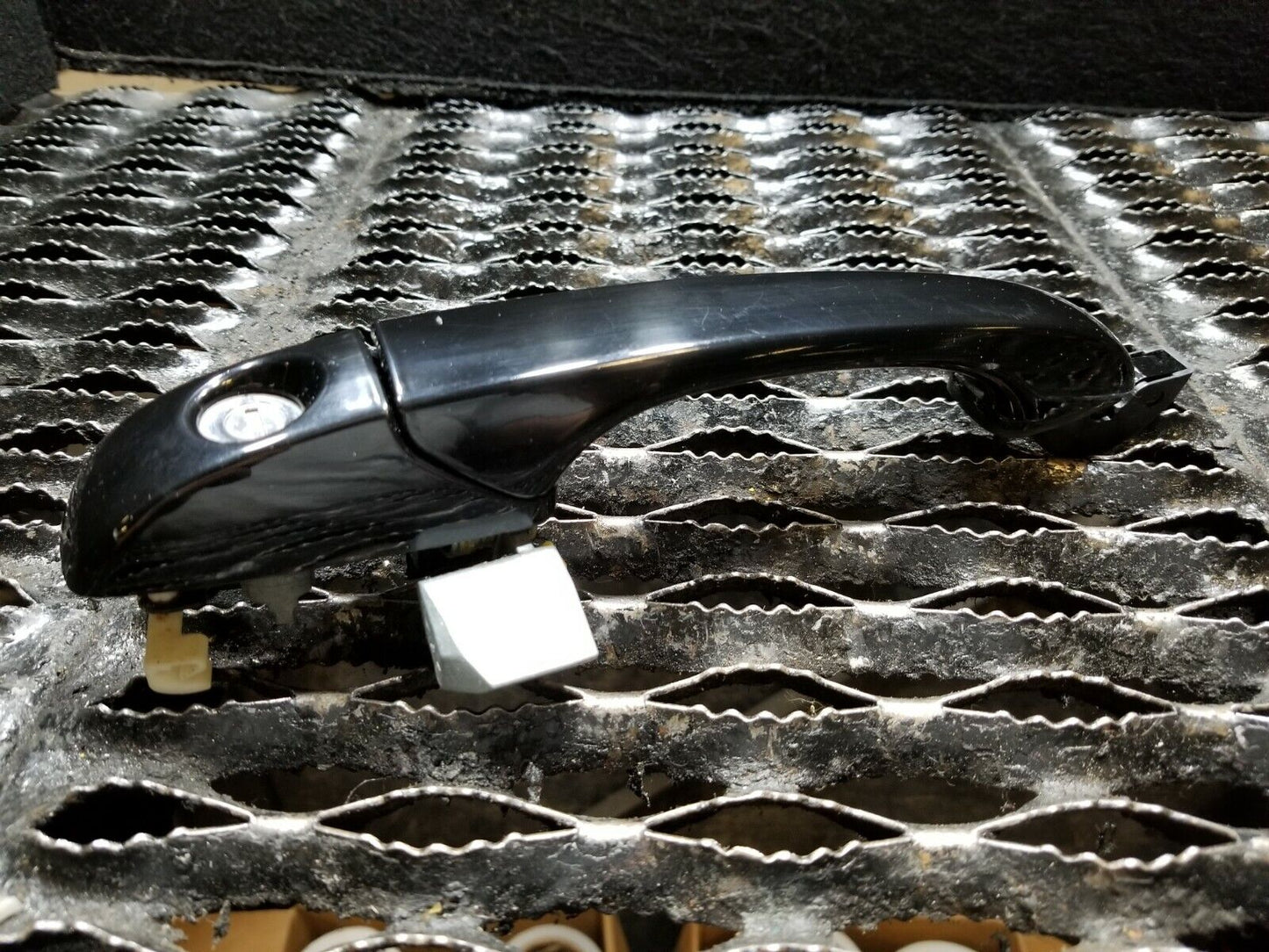 13 14 15 16 Jeep Compass Front Left Driver Exterior Door Handle OEM 30k