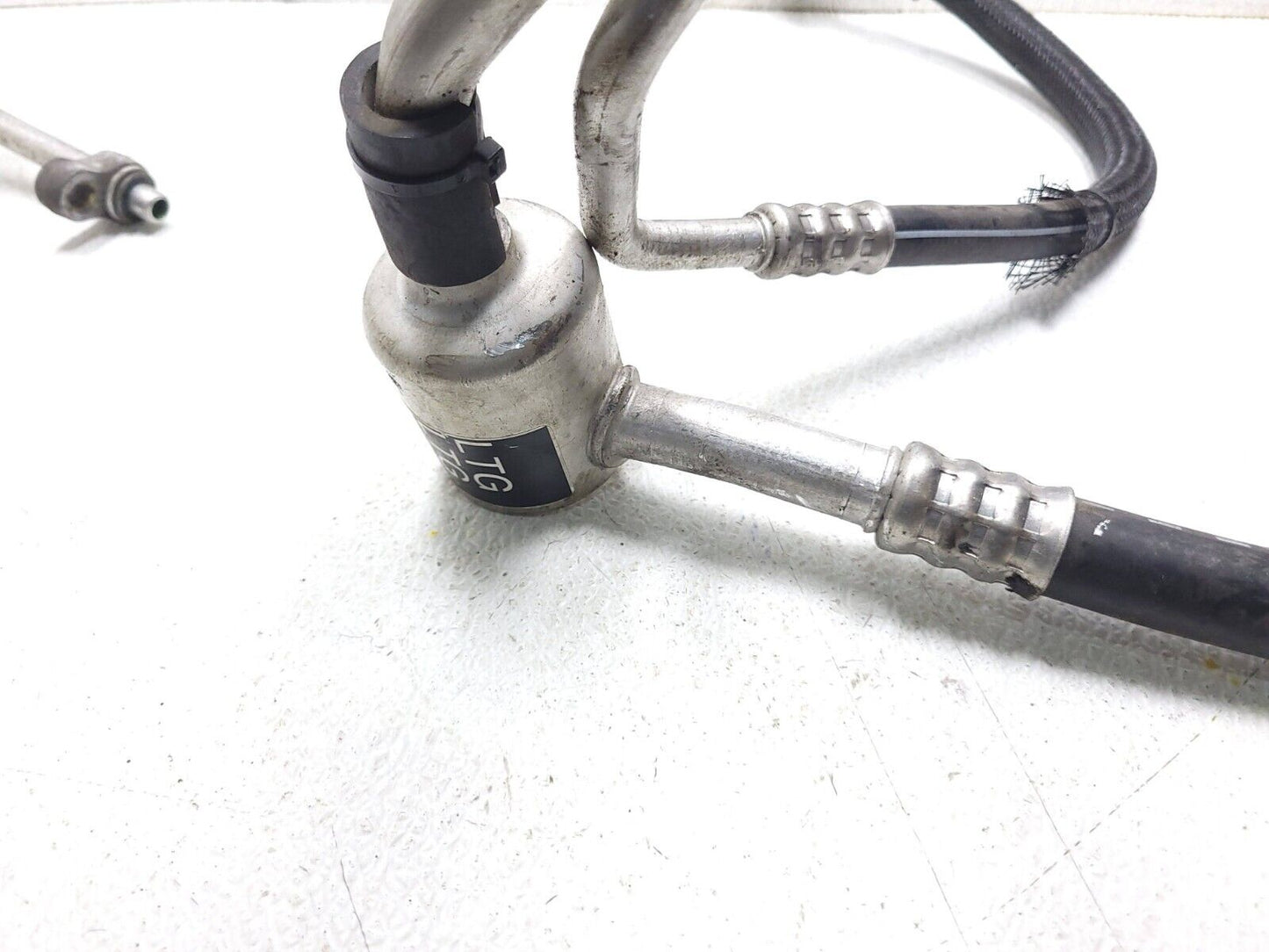2016 - 2018 Cadillac Ats  AC Hose Line Pipe 23369751  2.0l OEM