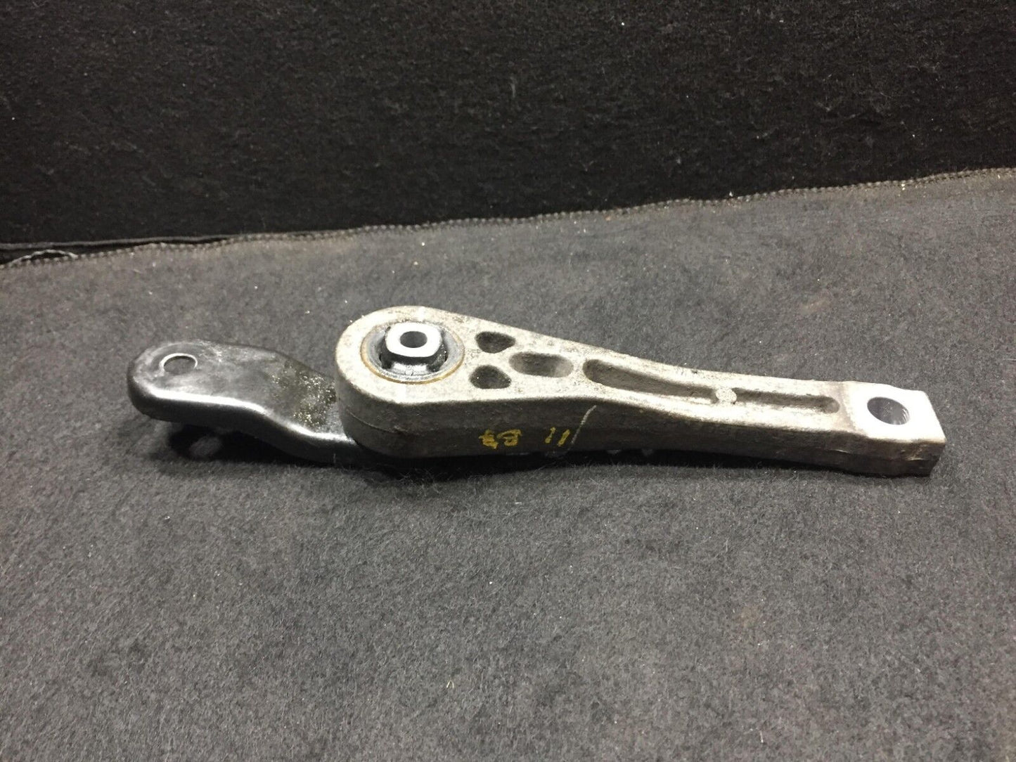 12 13 14 15 VW Passat B7 2.5l Engine Mount Bracket Support OEM