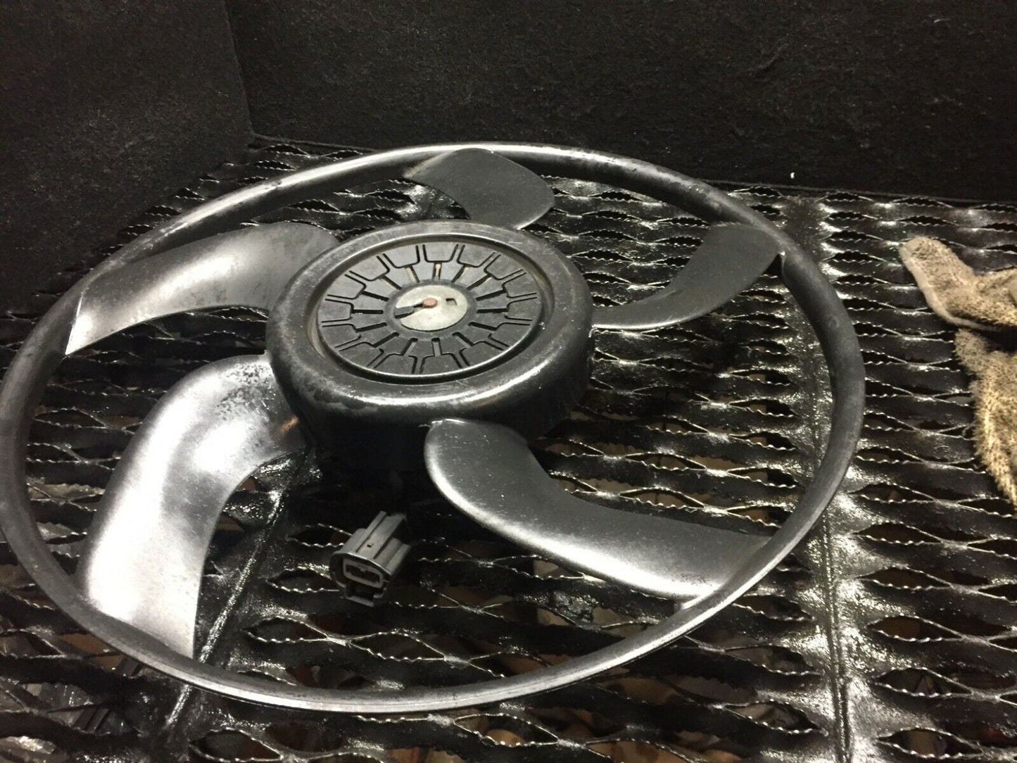 09 10 11 12 Lincoln MKS 3.7l Cooling Fan Assembly W/ Motor OEM D40
