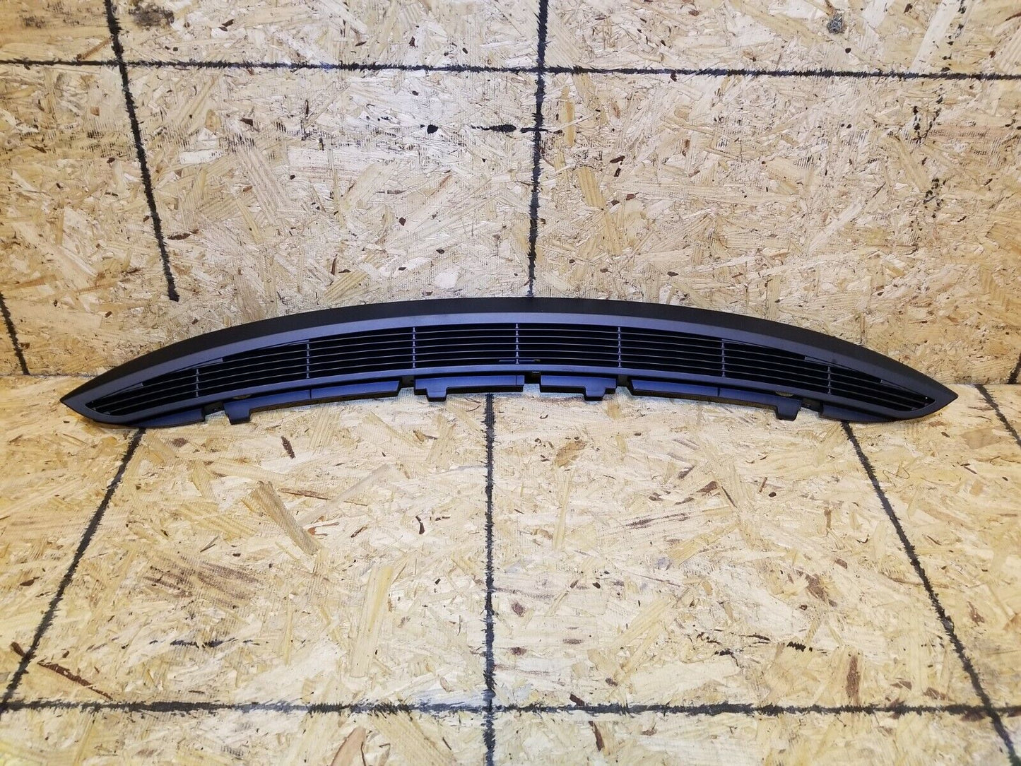 06 07 08 09 10 BMW 650i E63 Rear Back Glass Windshield Trim Vent OEM