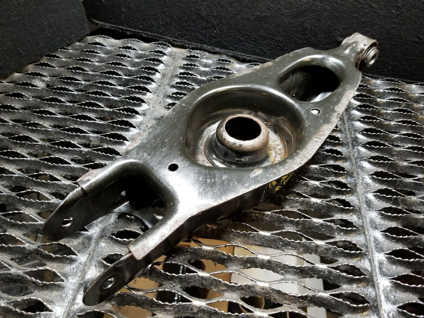 12 13 14 15 16 17 Chrysler 300 Rear Left Driver Side Lower Control Arm OEM 43k