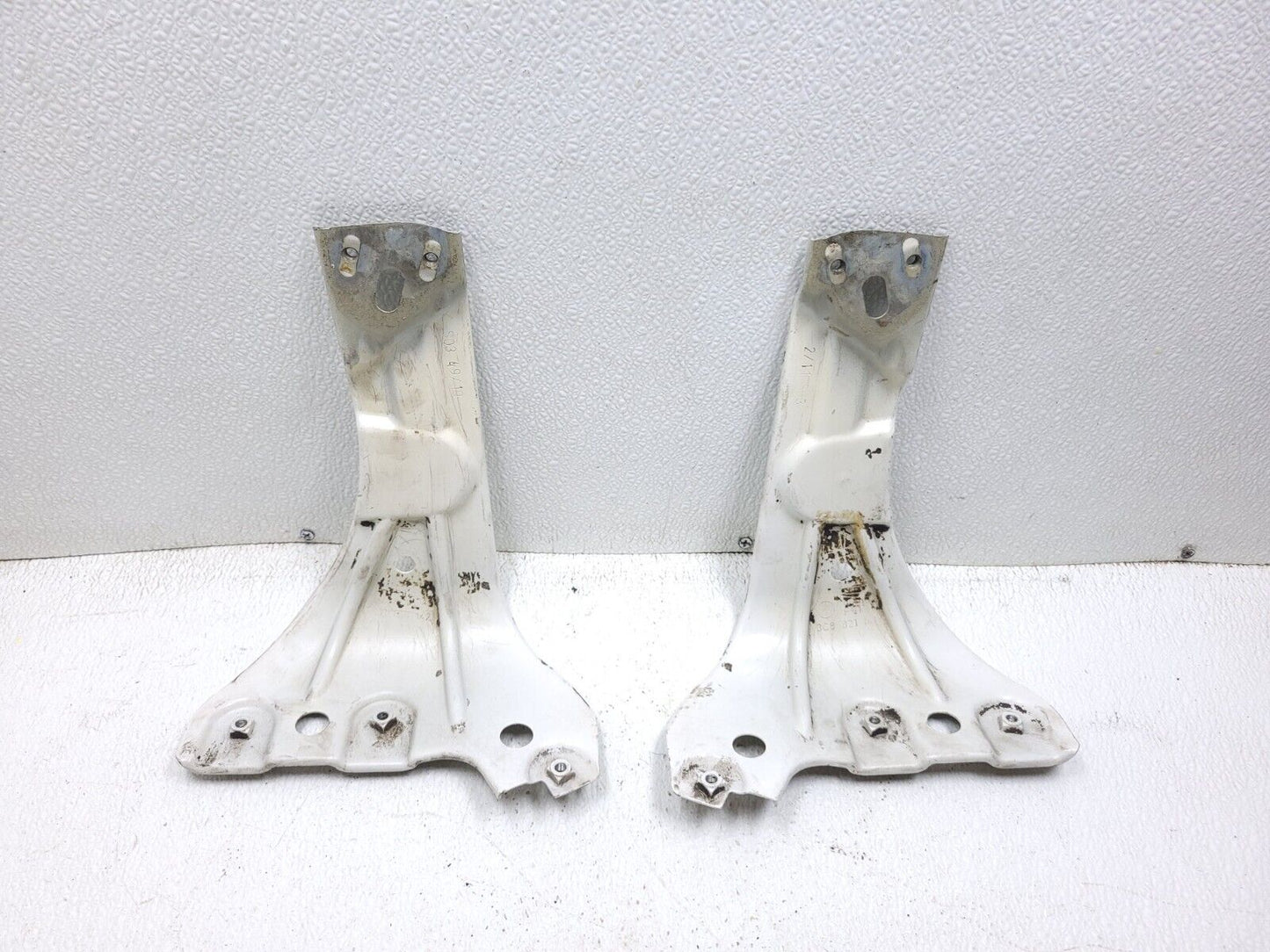09 10 11 12 Volkswagen Cc Front Fender Mount Bracket Left & Rigth Pair OEM