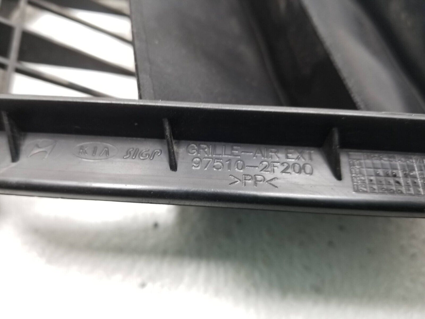 12 13 14 15 Kia Rio Quarter Panel Pressure Vent Pair OEM
