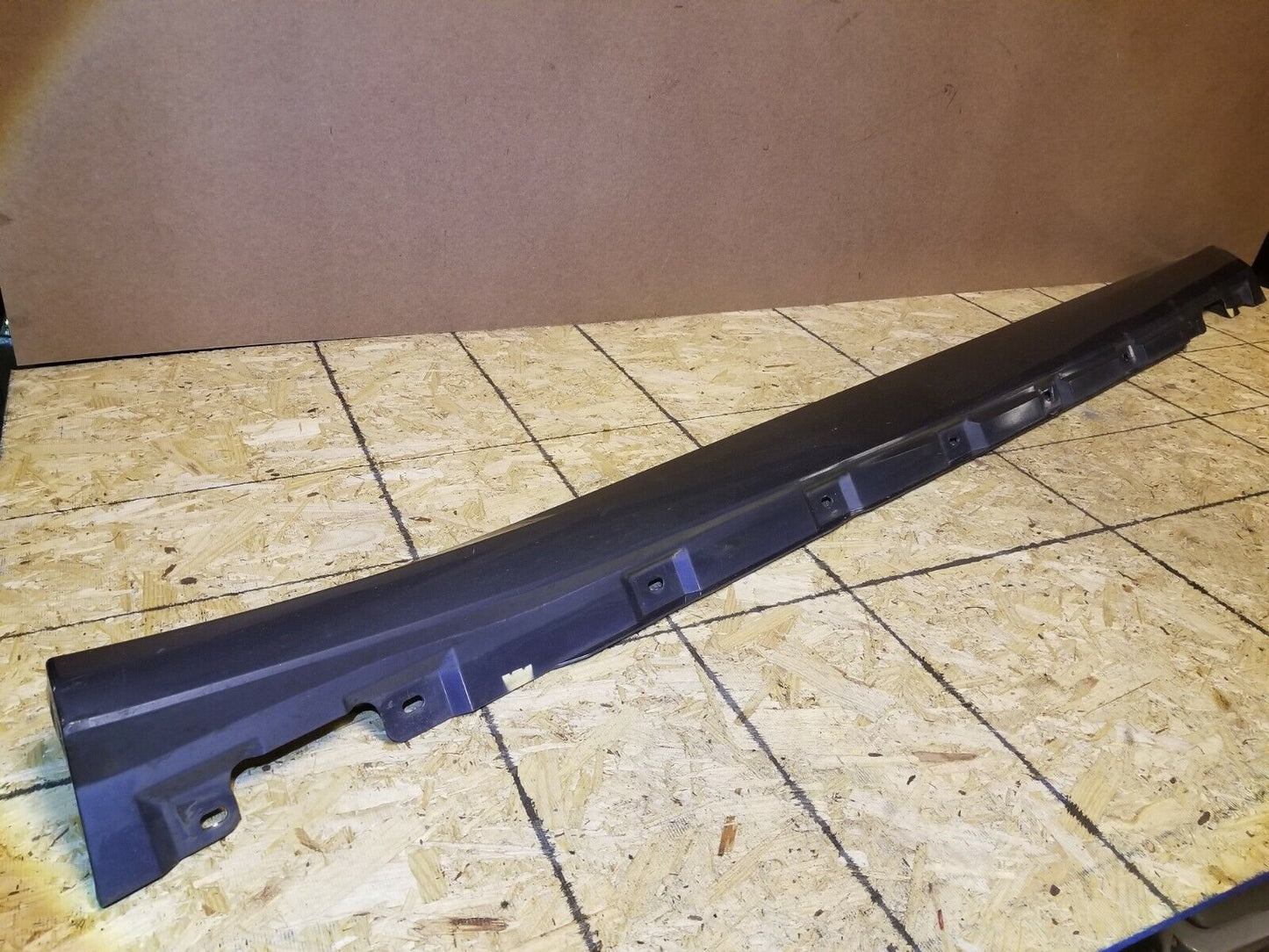 07 08 09 10 Mercedes R350 Left Driver Side Rocker Panel Skirt Molding OEM