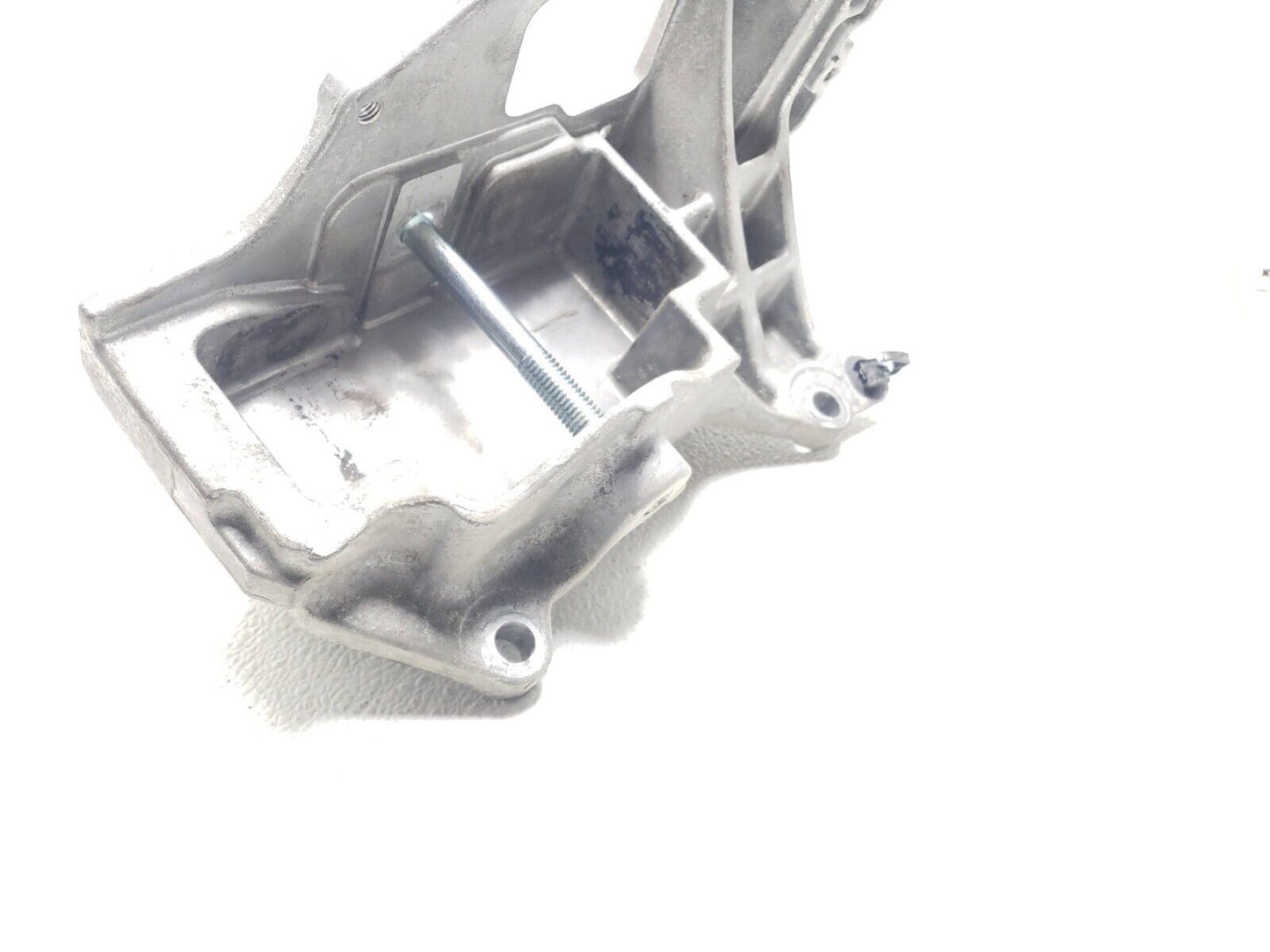 11 12 13 14 Nissan Juke Engine Mount Bracket 1.6l OEM