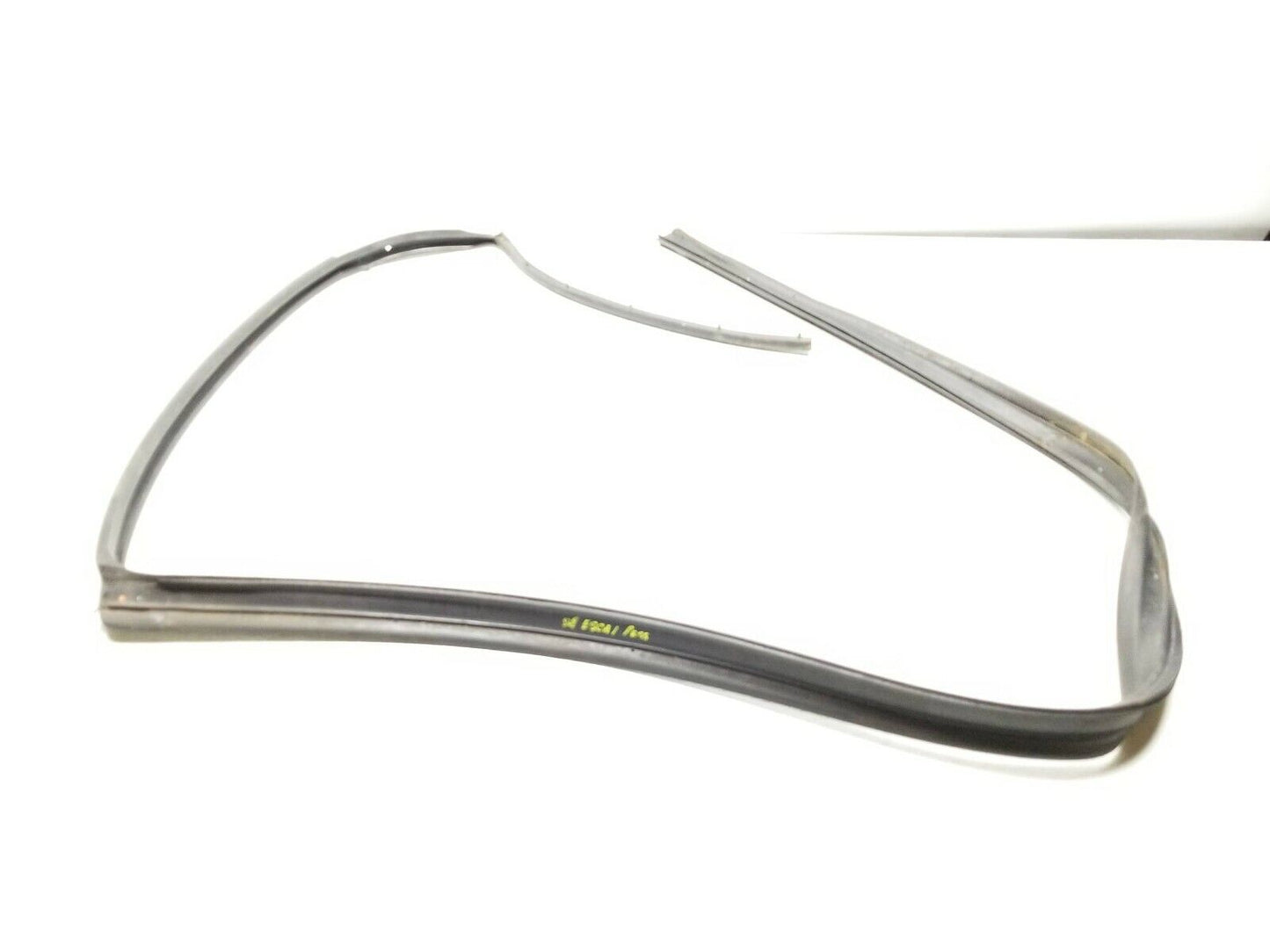 08 09 10 11 12 13 14 Escalade Right Passenger Side Weatherstrip Seal OEM