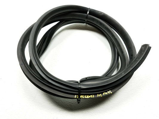 15 16 17 Hyundai Accent Hatch Front Right Pass Door Weather Strip Seal OEM