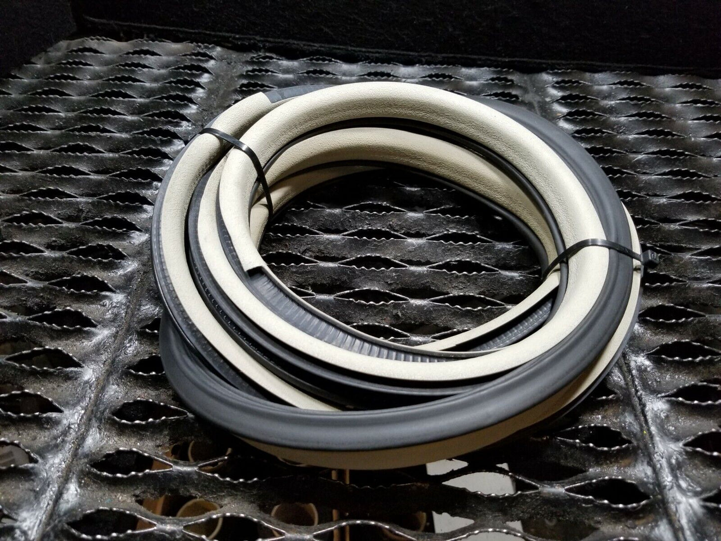 10 11 12 13 14 Subaru Legacy Front Right Passenge Door Weatherstrip Seal OEM