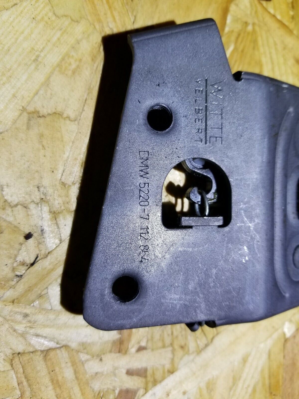 04 05 06 07 BMW 530xi E60 Rear Seat Latch Lock Passenger Side Right 7112864 OEM