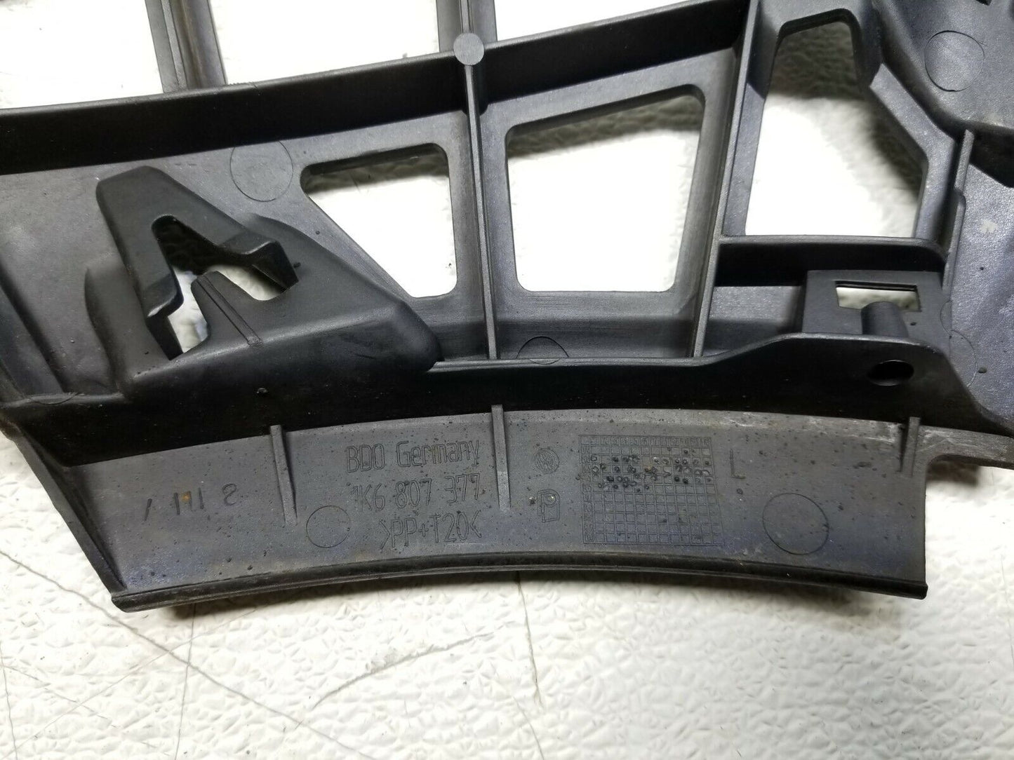 2006 2007 2008 2009 Volkswagen Rabbit GTI Rear Bumper Guide Bracket Pair OEM