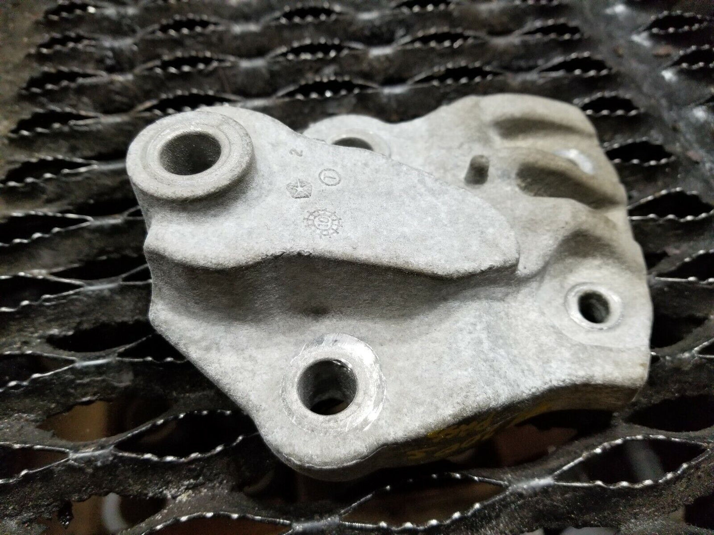 11 12 13 14 Chrysler 200s Convertible Engine Mount Bracket Pass Side OEM