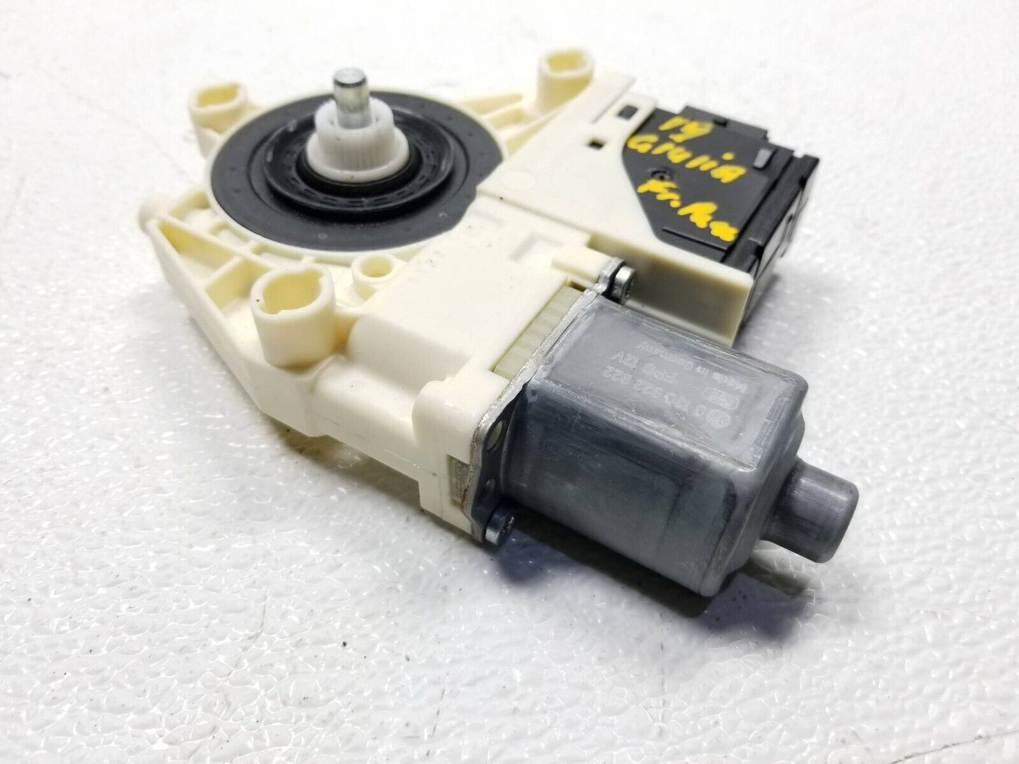 17 18 19 Alfa Romeo Giulia Front Right Passenger Side Door Window Motor OEM