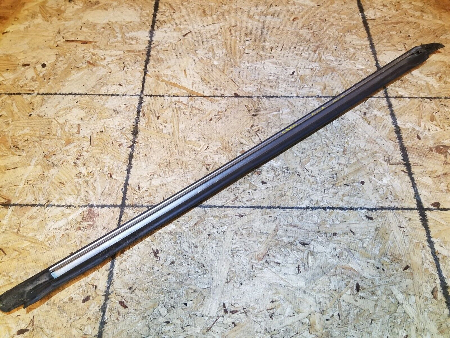 07 08 09 10 Mercedes R350 Rear Right Passenger Side Window Belt Seal Molding OEM