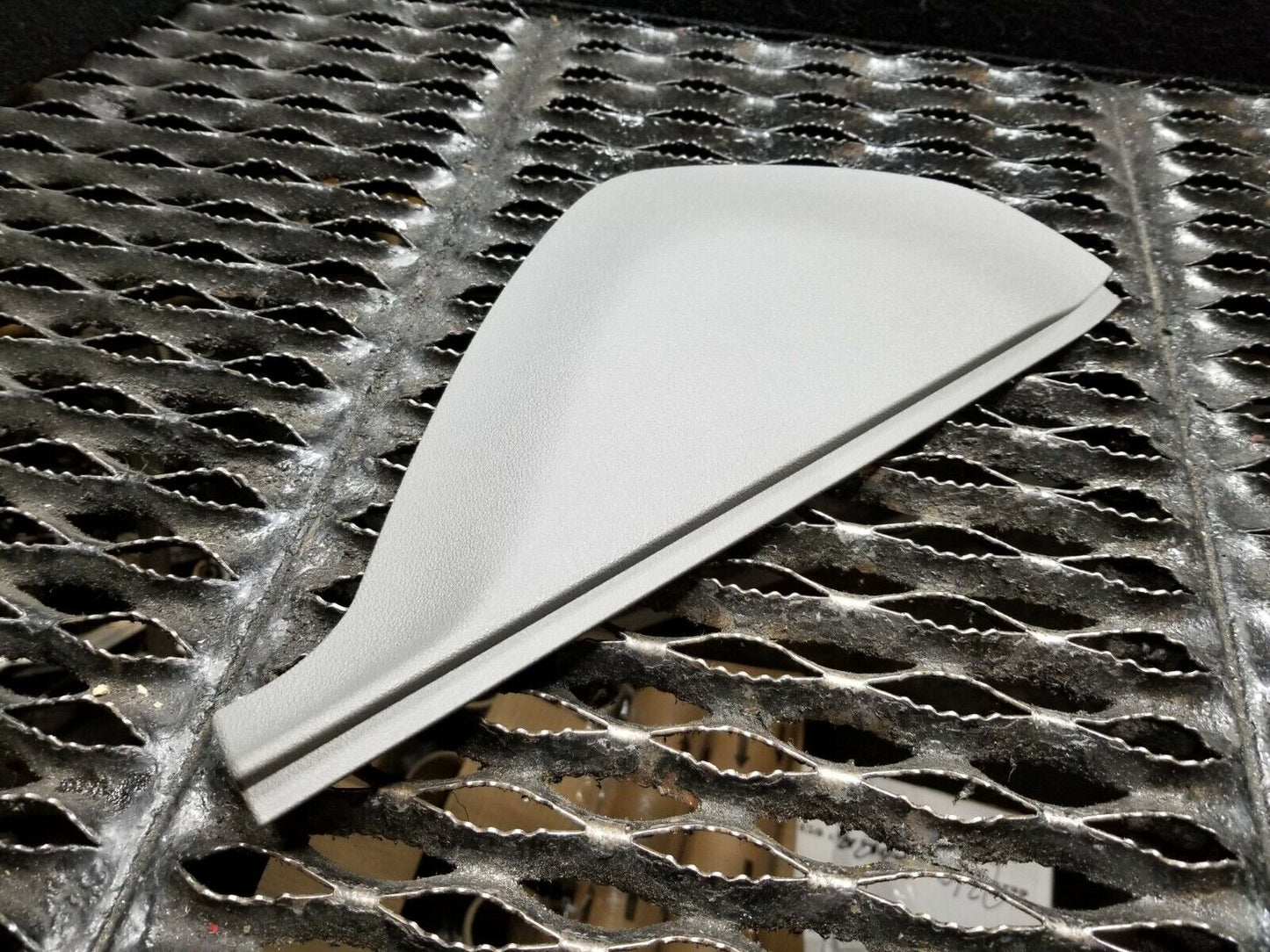 08 09 10 11 12 Chevy Malibu Dash End Cap Cover Right Passenger Side OEM
