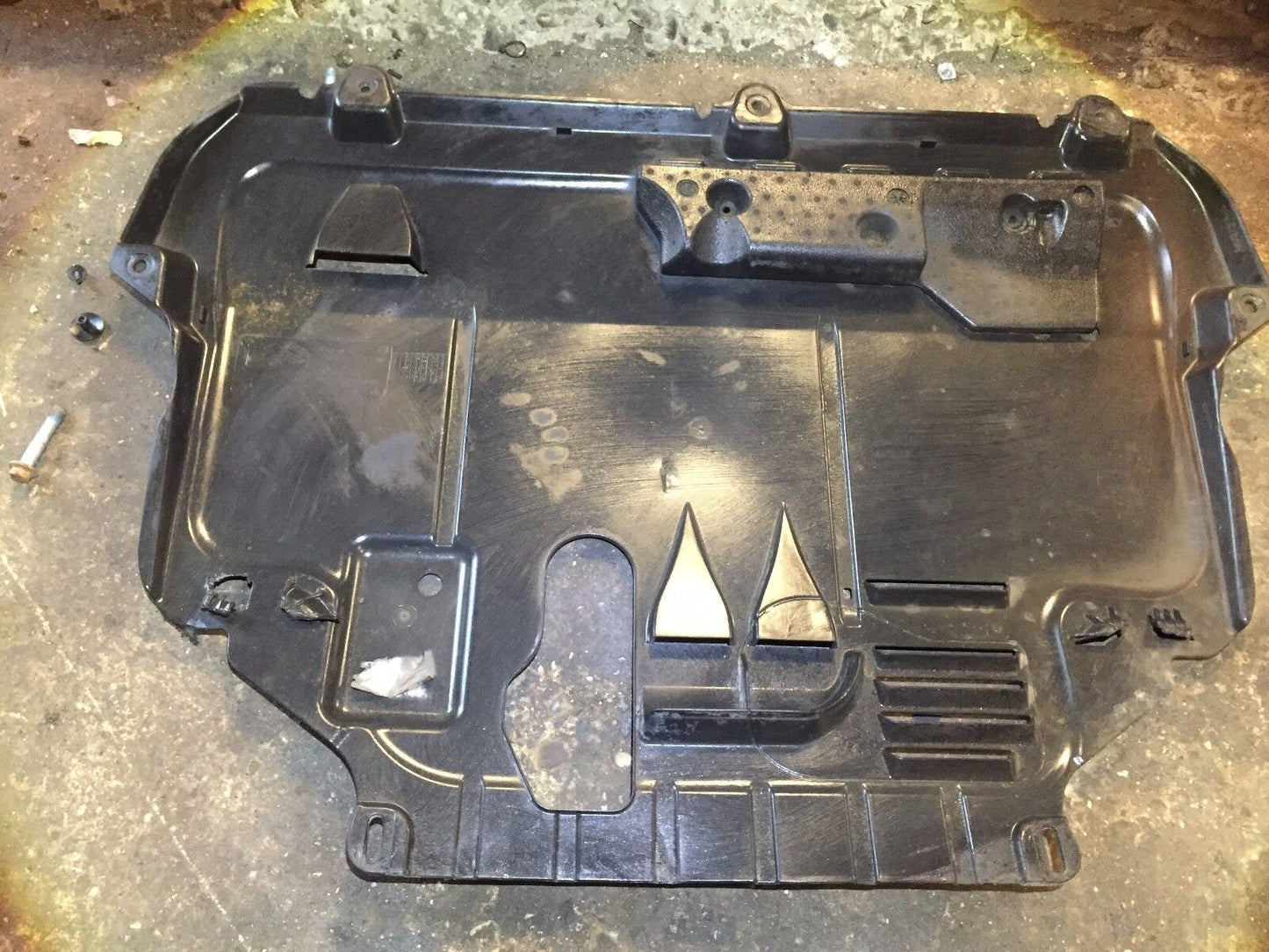 05 06 07 08 09 10 11 Volvo S40 Underbody Protection Cover Splash Shield OEM