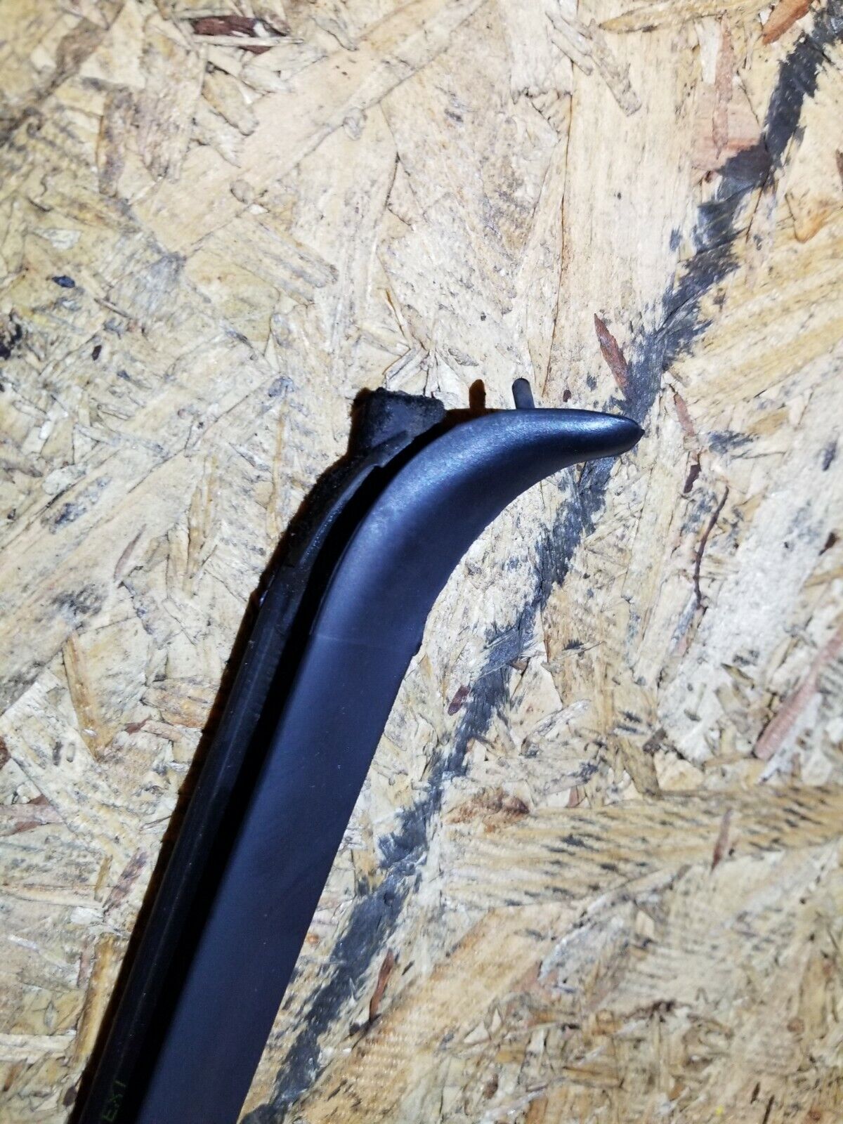 05 06 07 08 09 Volvo S60 Front Right Pass Door Window Belt Seal Molding OEM
