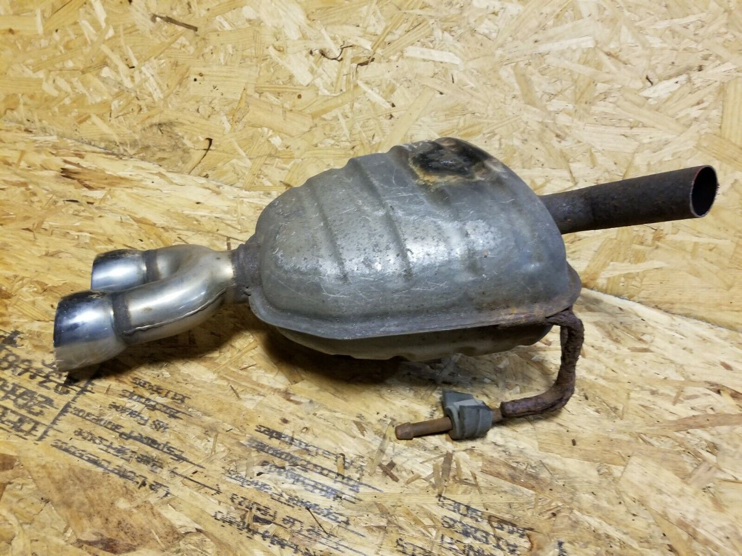 07 08 09 10 11 12 GMC Acadia Rear Right Passenger Side Exhaust Muffler Tips OEM