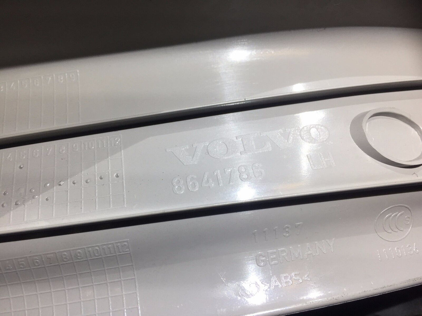 05 06 07 08 09 10 11 Volvo S40 T5 Rear Left Driver Side Door Sill OEM