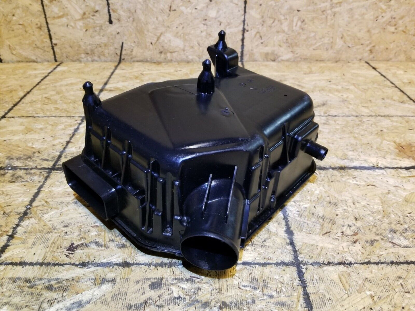 11 12 Dodge Caliber 2.0l Air Cleaner Box OEM
