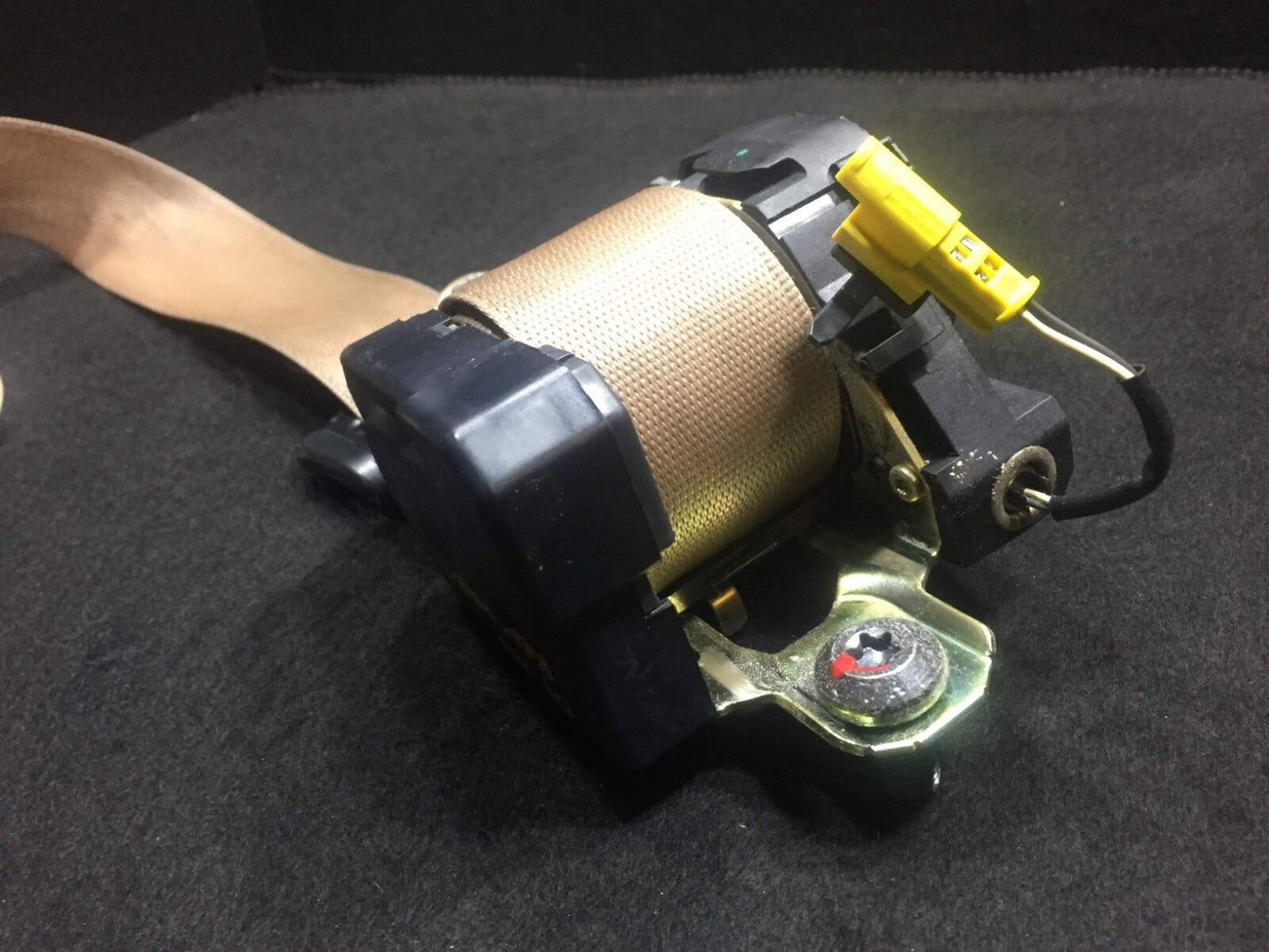 98 99 00 01 Mercedes W163 Ml320 Rear Passenger Side Seat Belt Retractor OEM D34