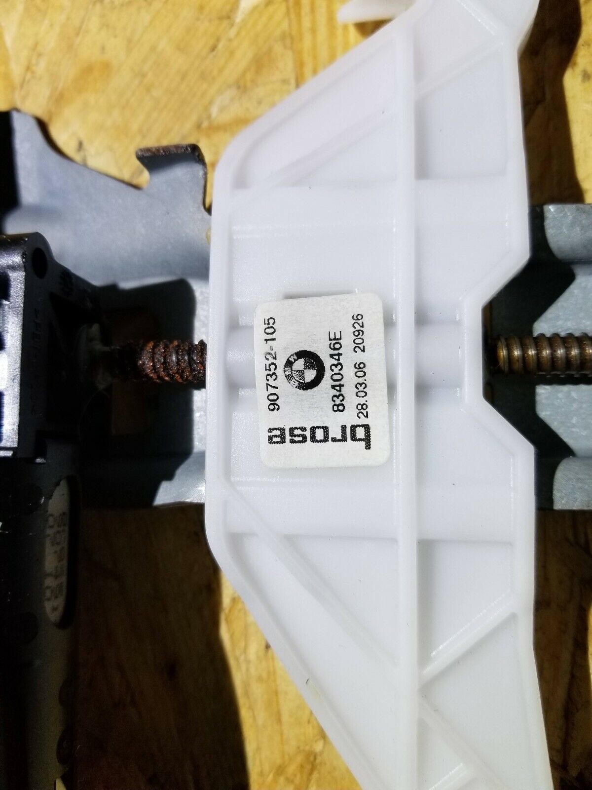 04 05 06 07 BMW 530xi E60 Front Seat Headrest Motor Passenger Right OEM