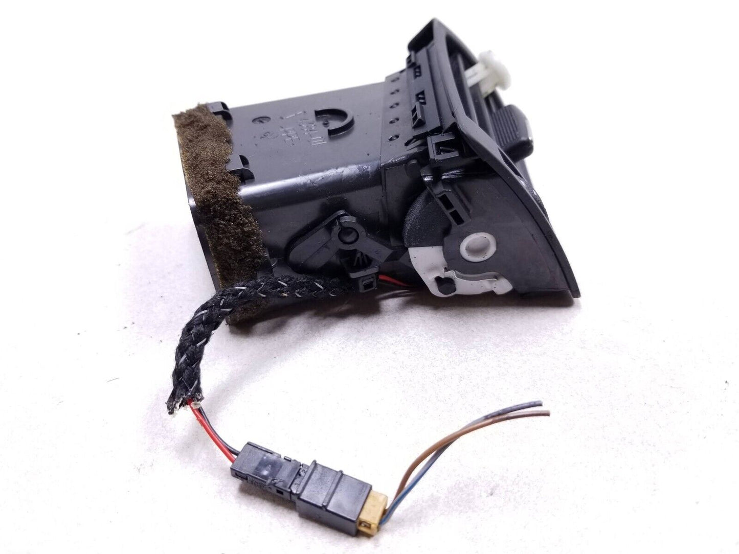 06 07 08 09 Audi A4 Dash Air Vent Front Right Passenger Side OEM