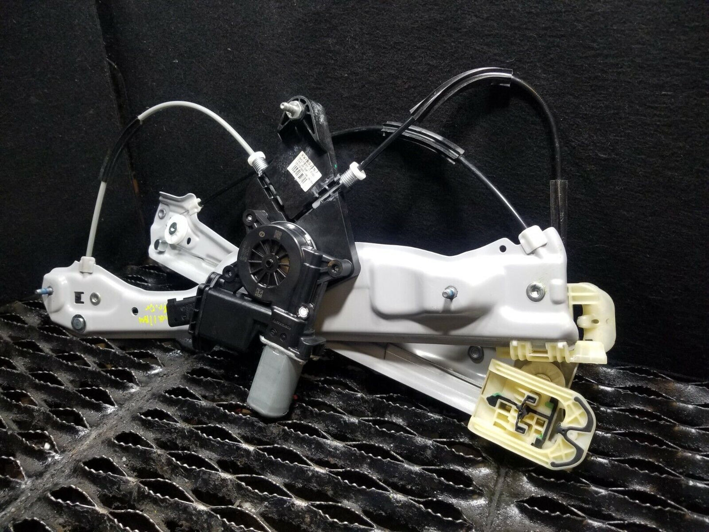 16 17 18 19 Chevrolet Malibu Front Left Driver Window Regulator & Motor OEM 3k