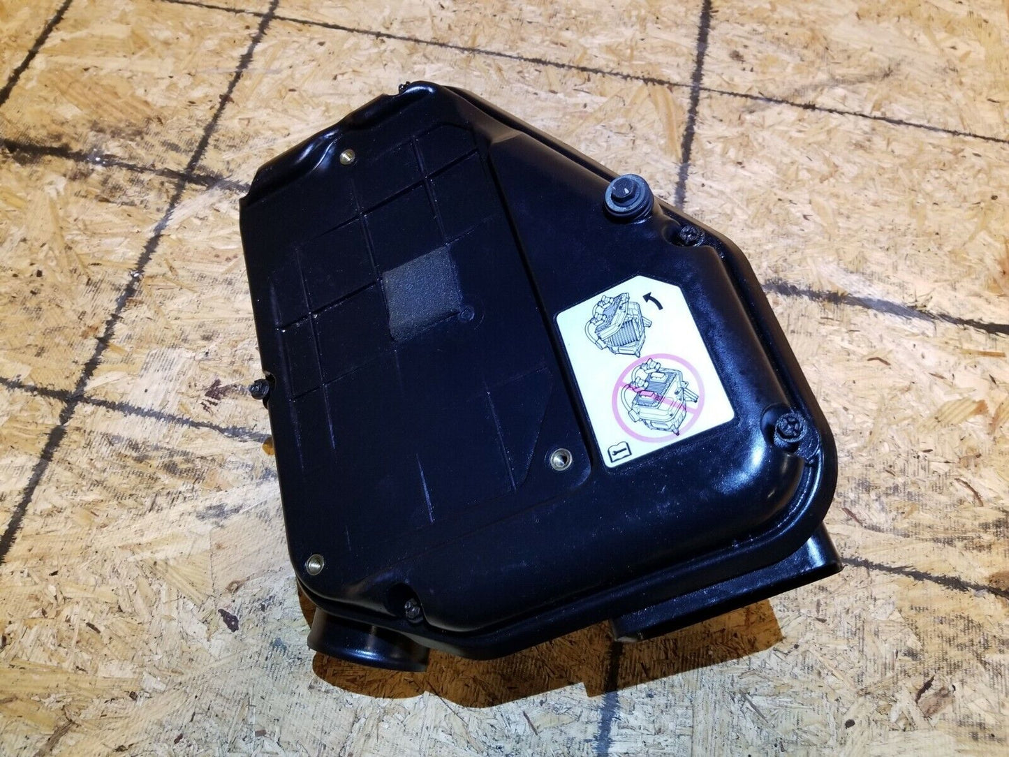 11 12 Dodge Caliber 2.0l Air Cleaner Box OEM