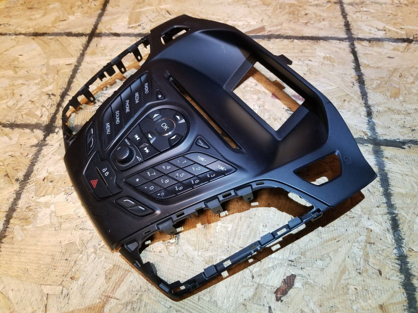 2012 2013 2014 Ford Focus Radio Audio Control Panel Center Dash Trim Bezel OEM
